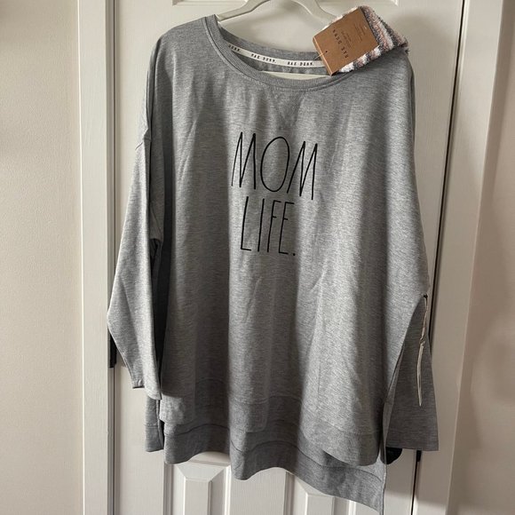New Rae Dunn Gray Plus Size Mom Life Sweatshirt 3X and Cozy Socks - Picture 2 of 12